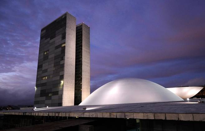 senado-debate-projeto-que-exige-conteudo-feminista-nas-escolas