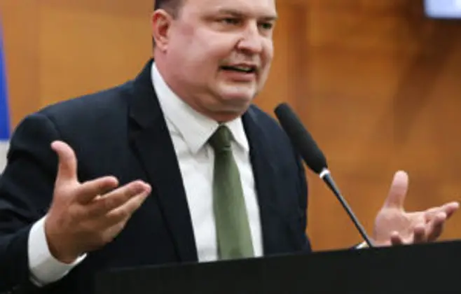 max-defende-ampliar-cargos-na-mesa:-divide-poder-e-espaco