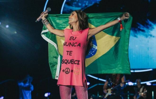 com-infeccao-renal,-cantora-anahi-esta-fora-de-show-do-rbd-em-sao-paulo