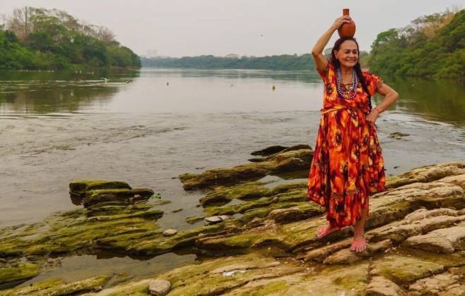 espetaculo-benca-vo-apresenta-trajetoria-de-dona-domingas,-fundadora-do-flor-ribeirinha