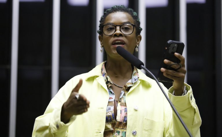 camara-aprova-30%-das-vagas-em-concursos-federais-para-pretos,-pardos,-indigenas-e-quilombolas