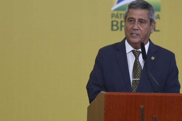 braga-netto-teve-participacao-concreta-em-atos-golpistas,-diz-pf