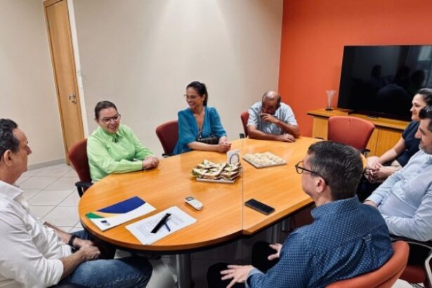 paula-calil-e-cdl-debatem-melhorias-para-o-comercio-de-cuiaba