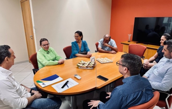 paula-calil-e-cdl-debatem-melhorias-para-o-comercio-de-cuiaba