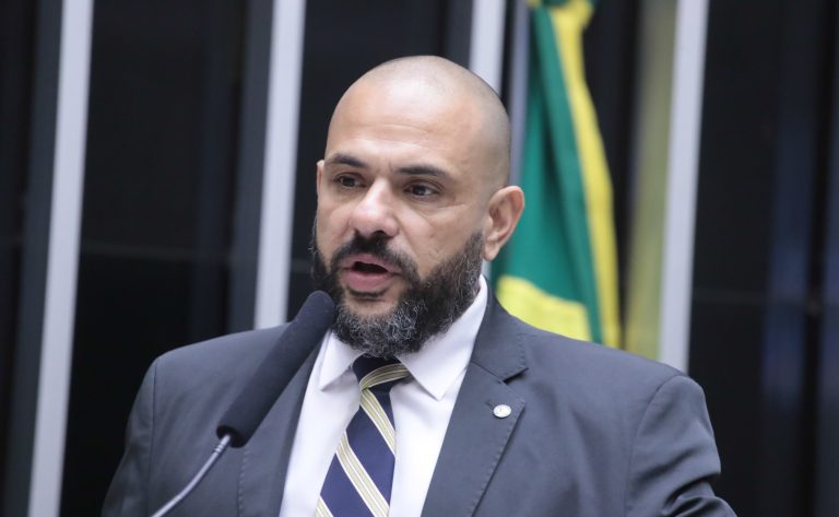 projeto-triplica-penas-de-crimes-cometidos-com-arma-de-fogo-roubada-de-agente-de-seguranca