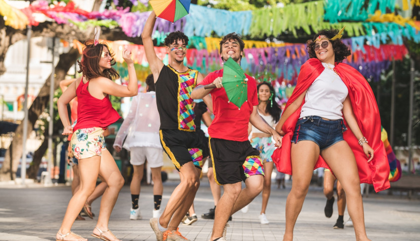 carnaval-aquece-a-economia-em-barra-do-garcas-e-em-toda-a-regiao-do-vale-do-araguaia,-animando-comerciantes-locais