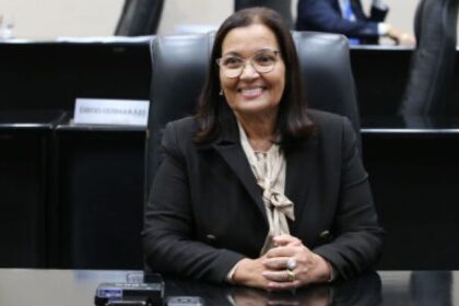 professora-marildes-ferreira-assume-mandato-de-deputada-no-lugar-do-dr.-eugenio
