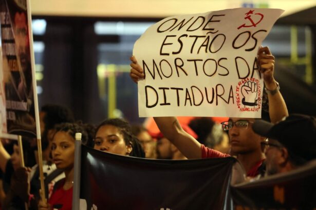 cordao-da-mentira-faz-desfile-“para-adiar-o-fim-do-mundo”