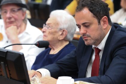 conselho-de-etica-aprova-cassacao-do-mandato-de-glauber-braga