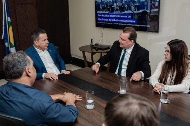 com-articulacao-de-max-russi,-comitiva-de-jaciara-se-reune-com-governador-e-cobra-areas-de-escape-na-serra-de-sao-vicente-e-travessia-urbana-na-br-163/364