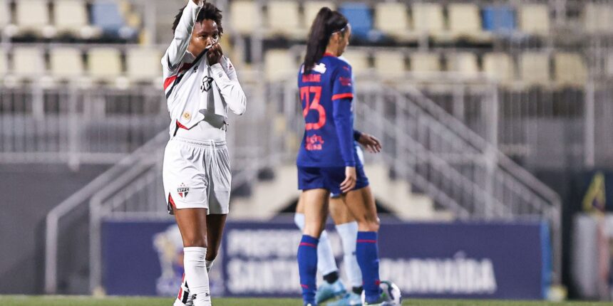 sao-paulo-goleia-bragantino-e-chega-as-quartas-do-brasileiro-feminino