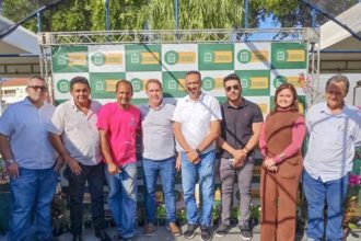 presidente-da-camara-e-vereadores-participam-da-i-feira-de-flores-e-plantas