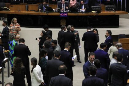 governo-ainda-avalia-se-vai-ao-supremo-por-iof,-diz-agu