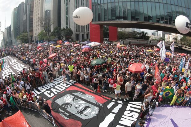 em-todo-pais,-milhares-protestam-contra-anistia-e-pec-da-blindagem