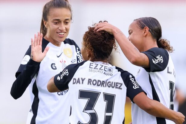 libertadores-feminina:-corinthians-marca-11-vezes-e-bate-always-ready