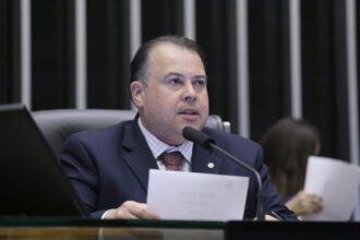 comissao-aprova-projeto-que-criminaliza-extorsoes-de-cunho-sexual
