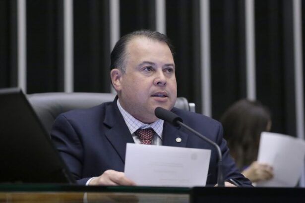 comissao-aprova-projeto-que-criminaliza-extorsoes-de-cunho-sexual