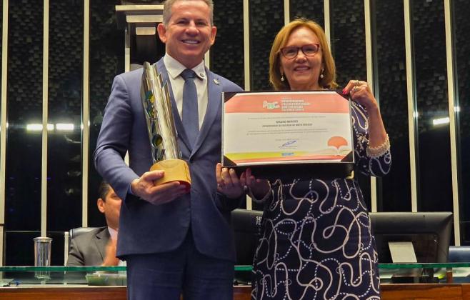 governador-recebe-comenda-do-senado-por-avanco-na-alfabetizacao-infantil-em-mt