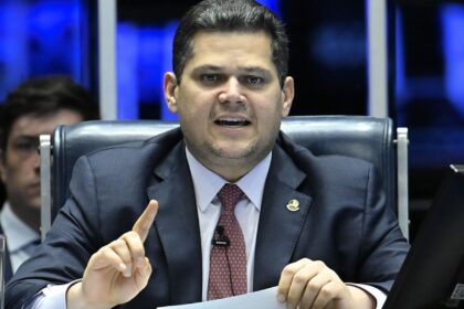 senado-adia-votacao-de-lei-que-tira-resposta-a-tarifaco-do-teto-fiscal