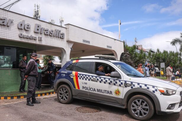 bolsonaro-recebe-alta-e-chega-em-casa-para-cumprir-prisao-domiciliar