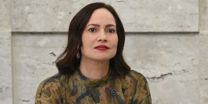 servidora-ana-cristina-viana-assume-comando-do-inss