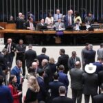 votacao-de-veto-a-projeto-que-reduz-penas-de-condenados-pelo-8-de-janeiro-gera-debate-entre-deputados