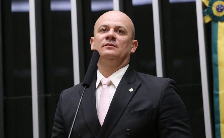 deputados-de-oposicao-comemoram-e-governistas-criticam-rejeicao-do-senado-a-messias-no-stf