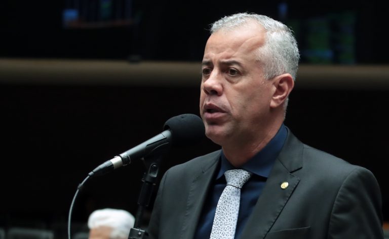 comissao-aprova-projeto-que-destina-metade-do-salario-do-preso-para-a-vitima