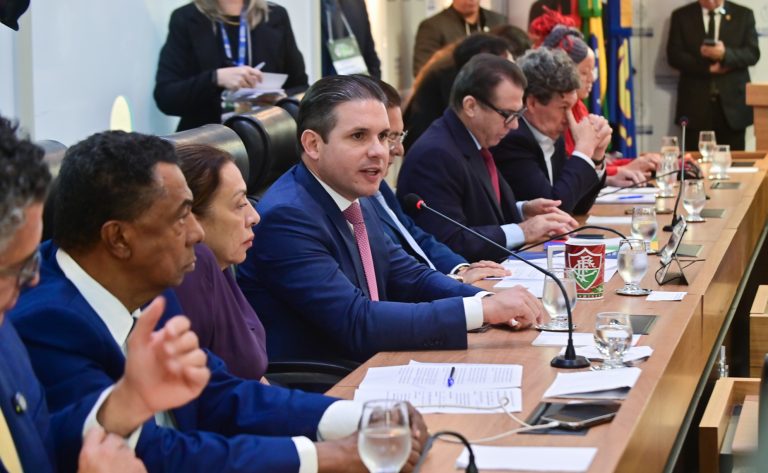 hugo-motta-reafirma-intencao-de-votar-fim-da-escala-6×1-ainda-em-maio
