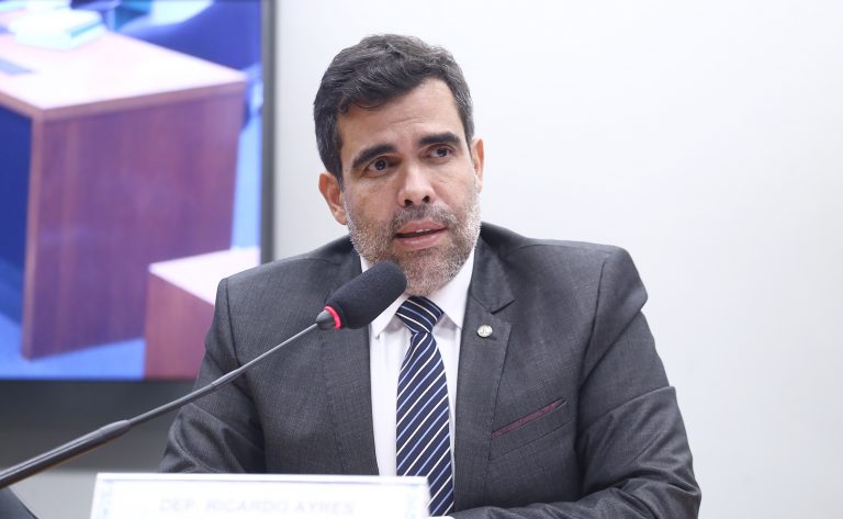 comissao-aprova-limite-para-atuacao-de-empresas-em-juizados-especiais