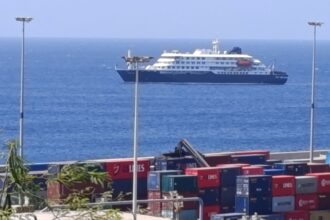 passageiros-comecam-a-deixar-navio-onde-houve-surto-de-hantavirus