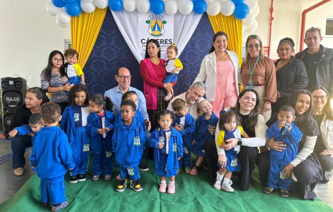 prefeitura-entrega-mais-de-9-mil-kits-de-uniformes-para-alunos-da-rede-municipal