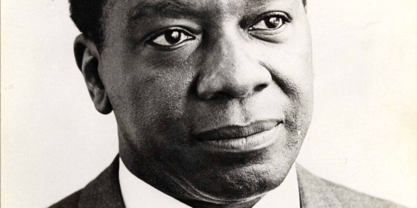 com-milton-santos,-fliaraxa-coloca-a-literatura-no-centro-do-mundo