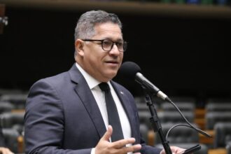 comissao-aprova-projeto-que-determina-traducao-de-constituicao-para-linguas-indigenas