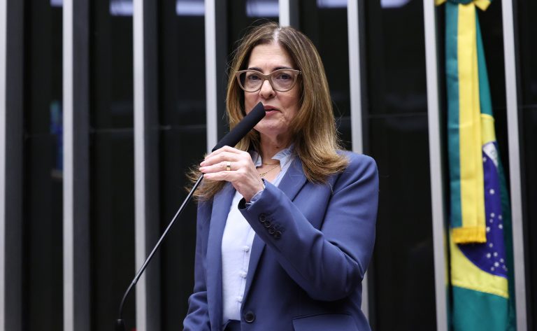 comissao-aprova-suspensao-de-estagio-por-120-dias-para-gestantes