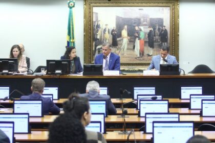 relator-conclui-leitura-de-parecer-favoravel-a-reducao-da-maioridade-penal;-votacao-e-adiada